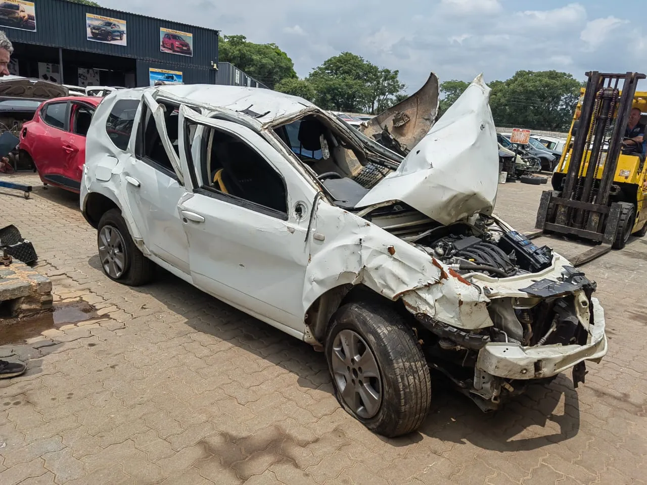 2014 Renault Duster  view 2