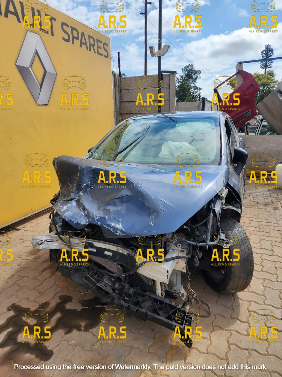 2017 Renault Clio view 3