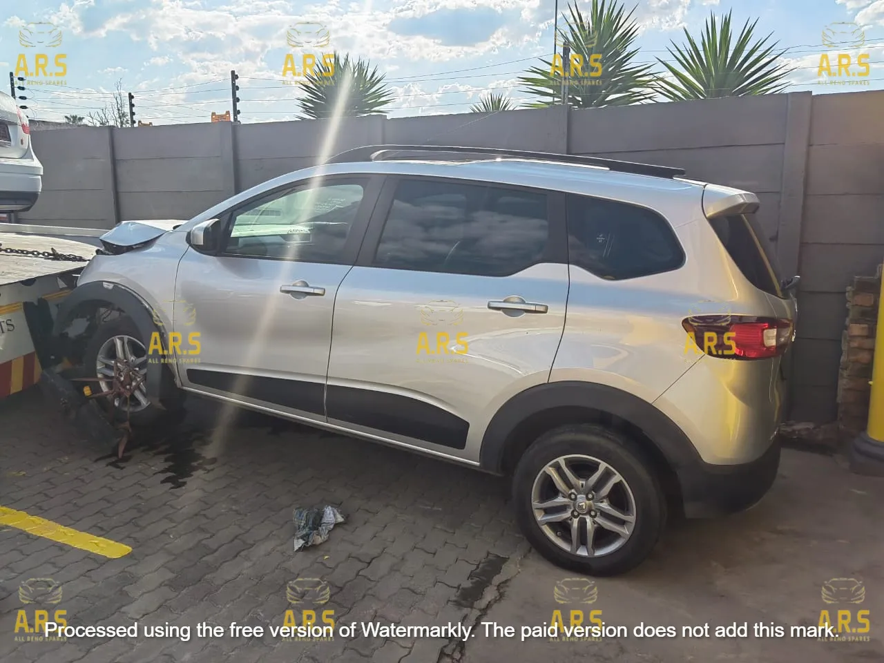2020 Renault Triber view 3