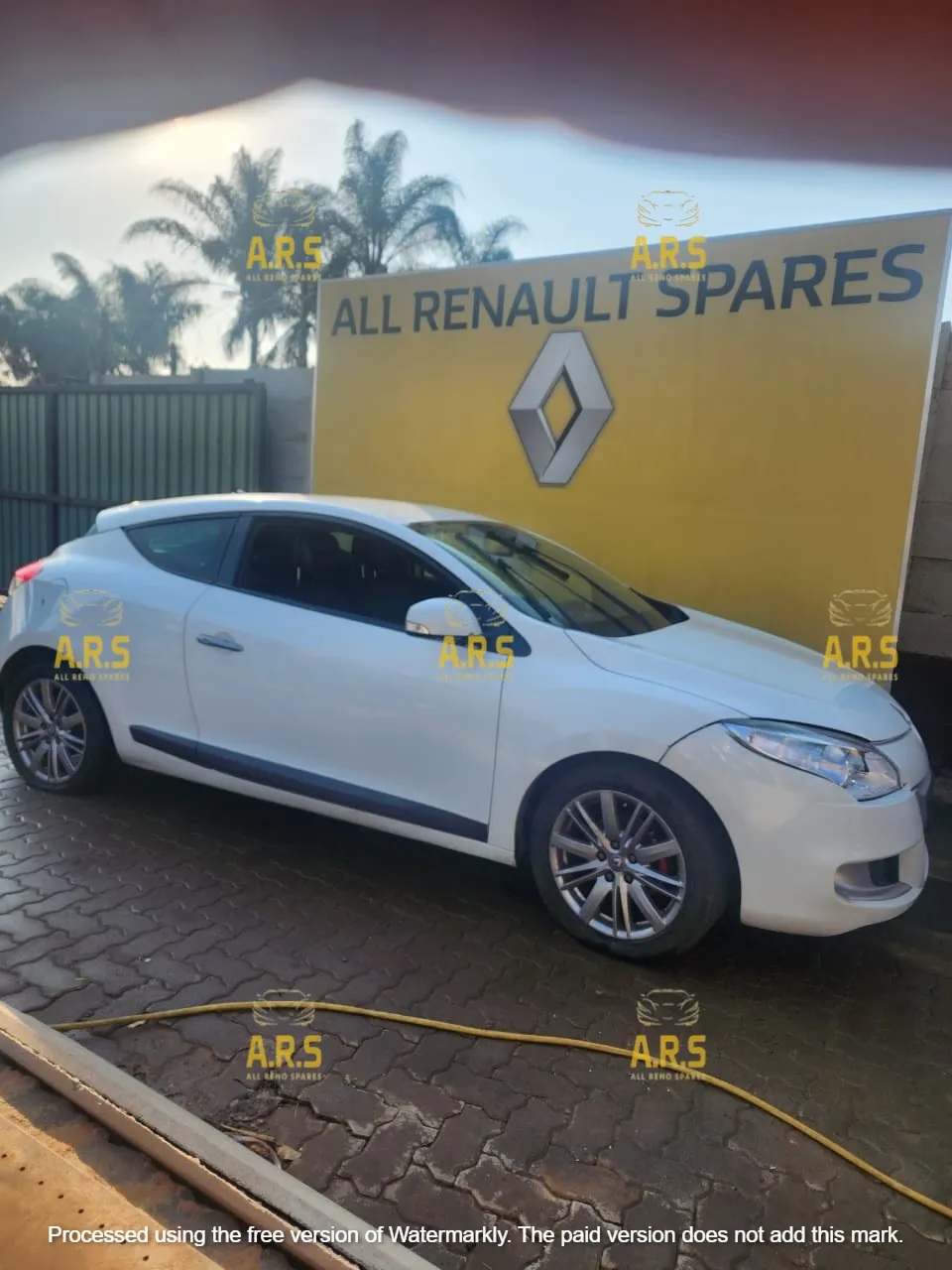 2011 Renault Megane H4JA70D071732 view 3