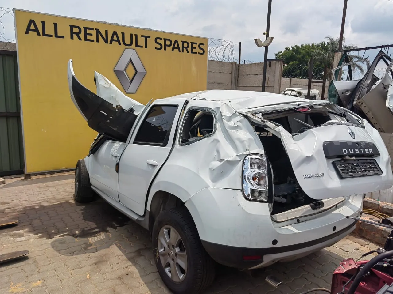 2014 Renault Duster view 5