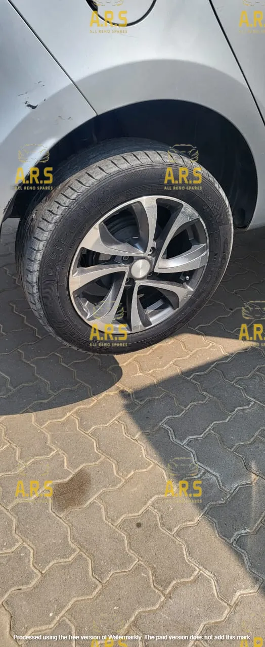 2015 Renault Clio view 4