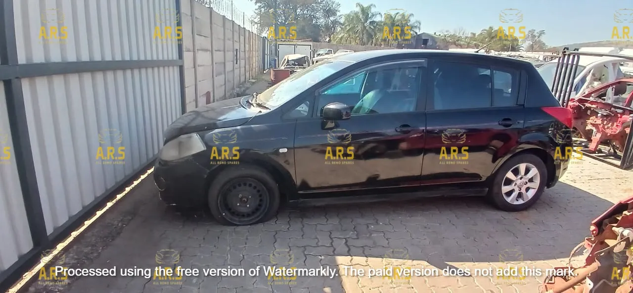 2012 Nissan Tiida  view 5