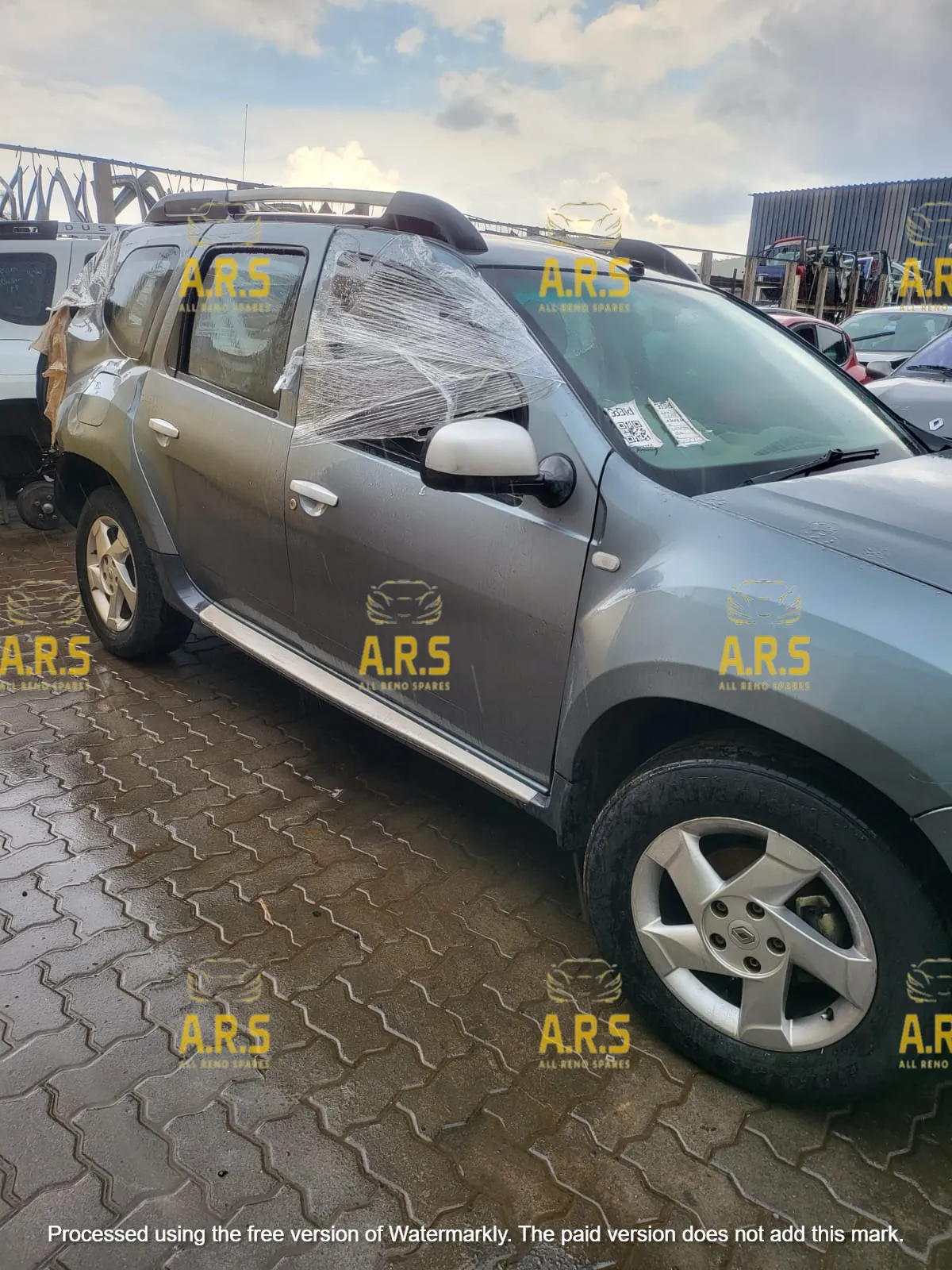 2015 Renault Duster K9KJ886D046589 view 2