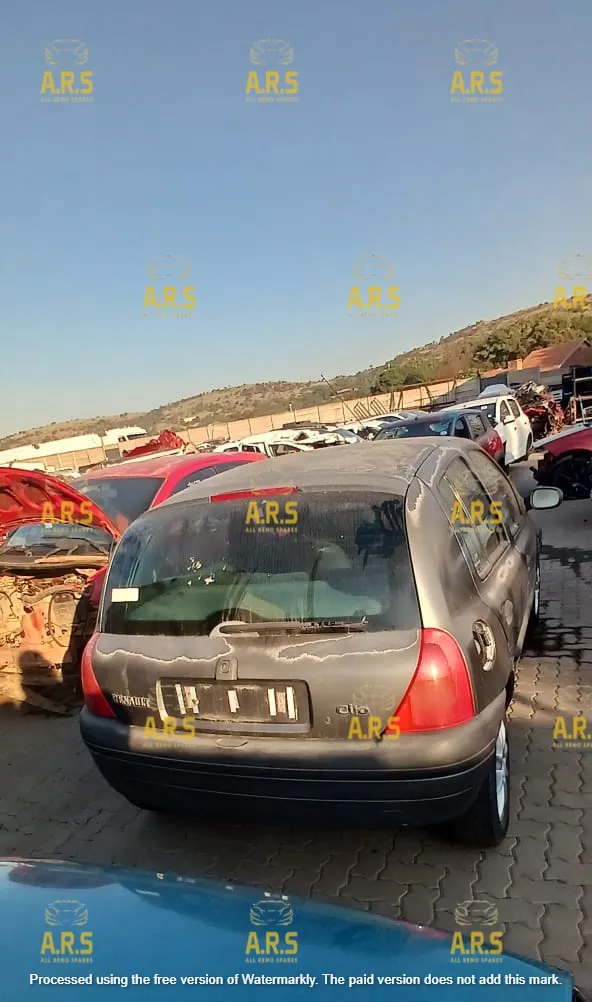 2000 Renault Clio view 3
