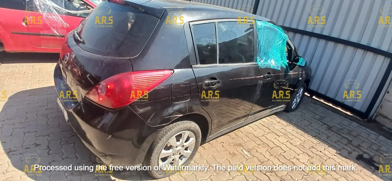 2012 Nissan Tiida  view 3