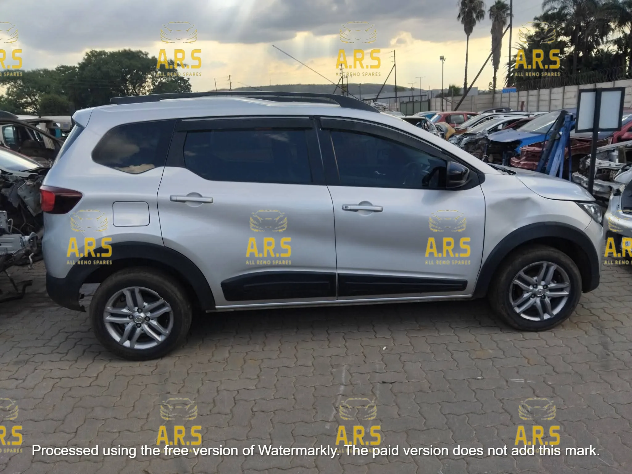 2022 Renault Triber B4DA417E157537 view 2