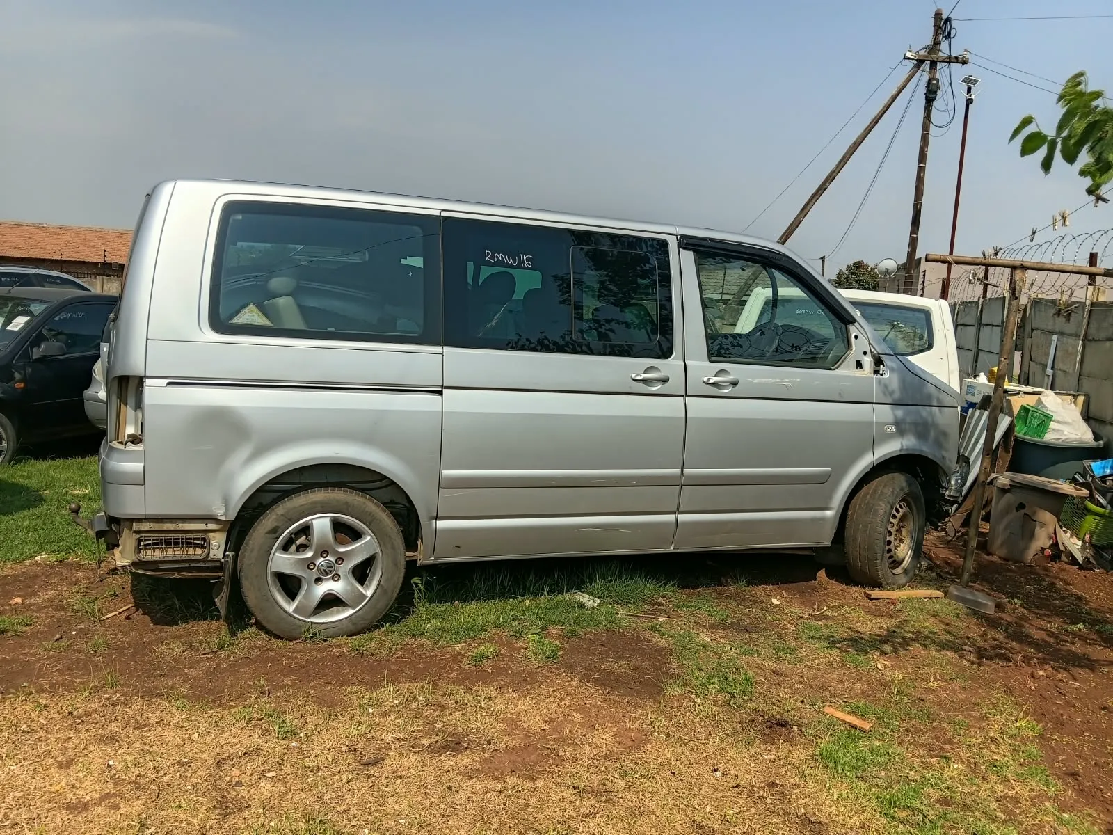2005 Volkswagen Caravelle  view 2