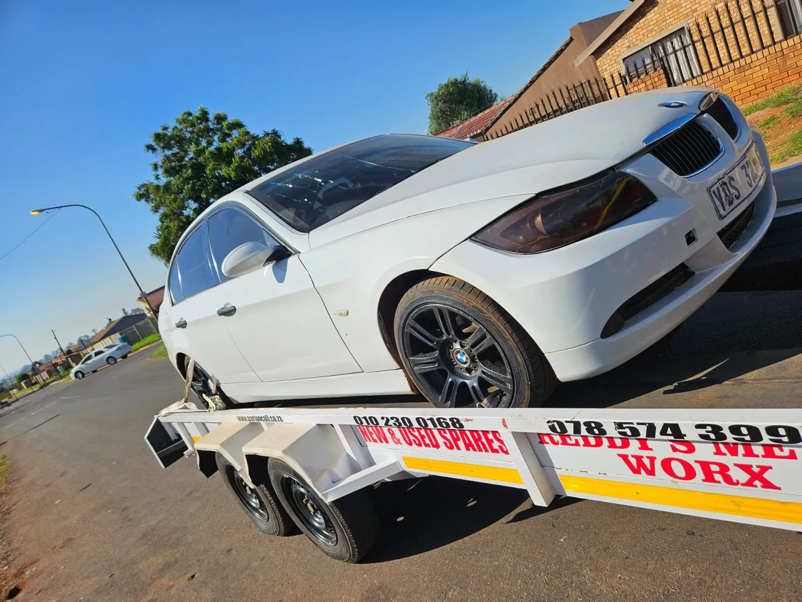 2005 BMW 3 Series  view 2