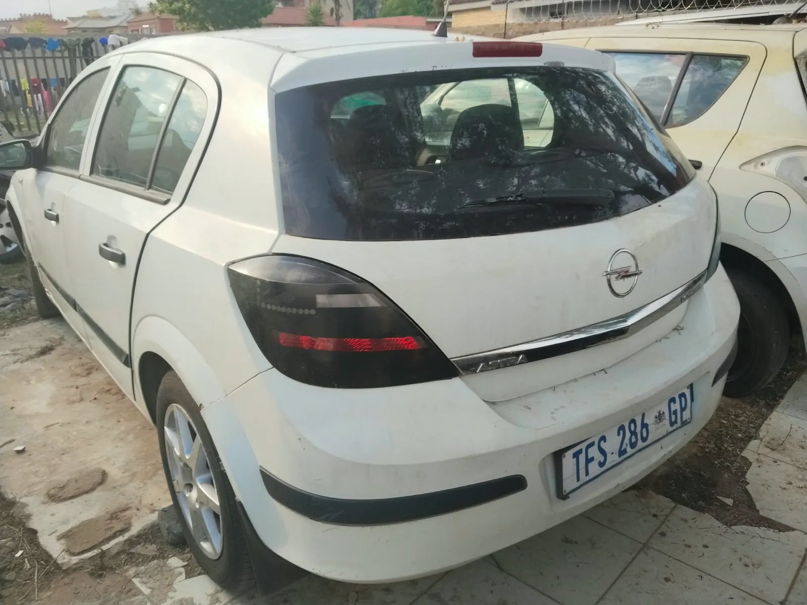 2005 Opel Astra view 2
