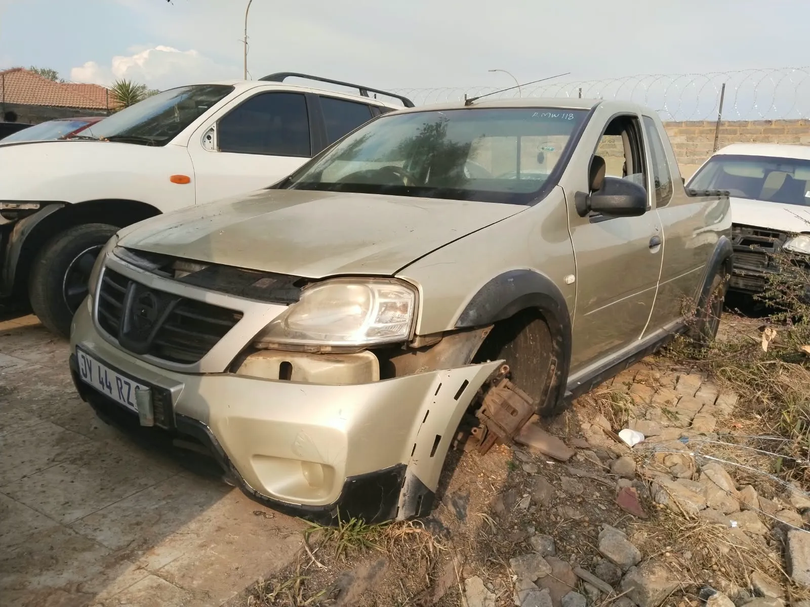 2008 Nissan NP200  view 2