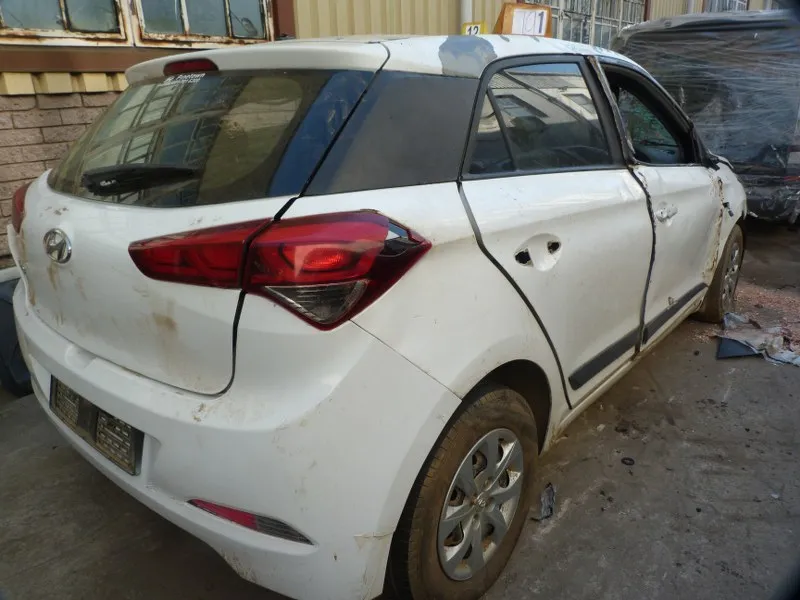 2015 Hyundai i20 view 5