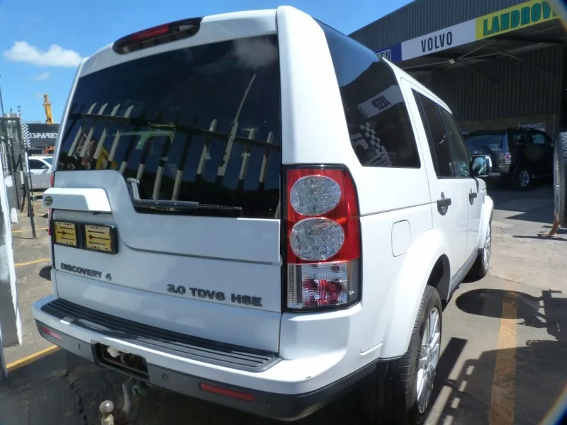 2010 Land Rover Discovery 4 view 8
