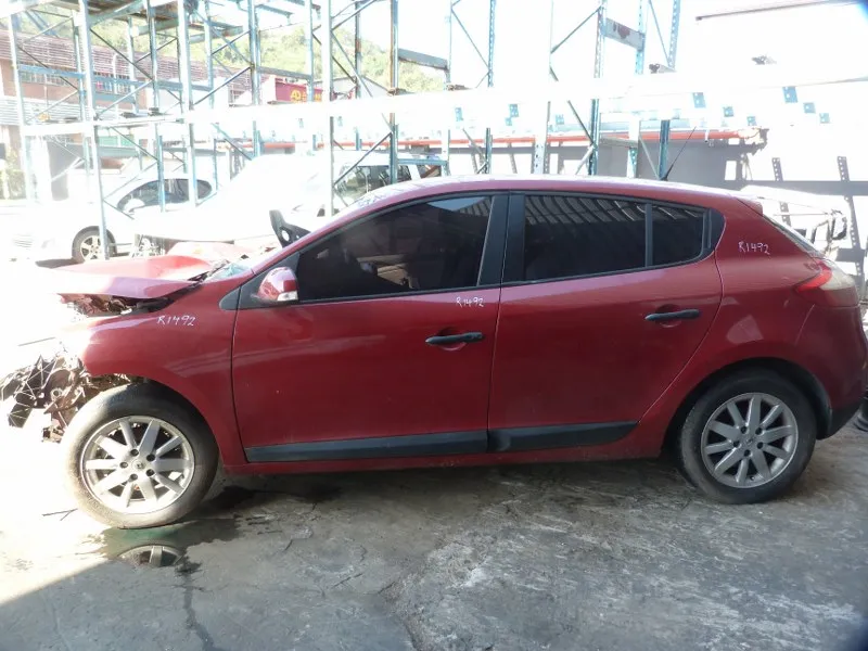 2012 Renault Megane view 3