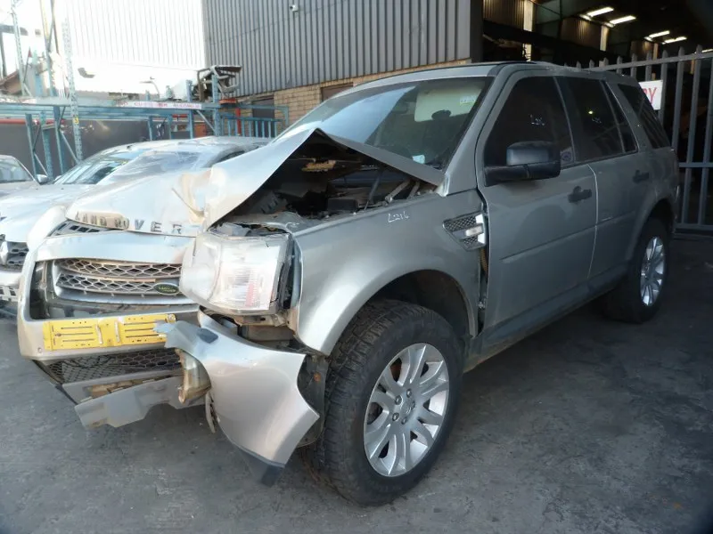 2010 Land Rover Freelander view 3