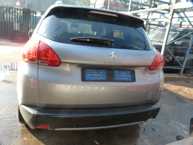 2015 Peugeot 2008 view 5