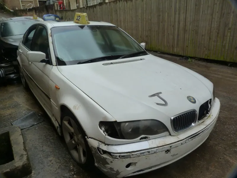 2000 BMW 325i 2.5 E46 view 2