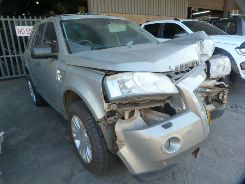 2010 Land Rover Freelander view 2