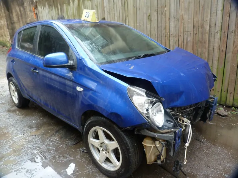 2010 Hyundai i20 1.4 view 3