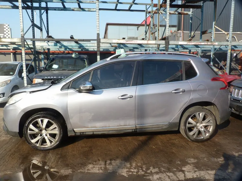 2015 Peugeot 2008 view 4