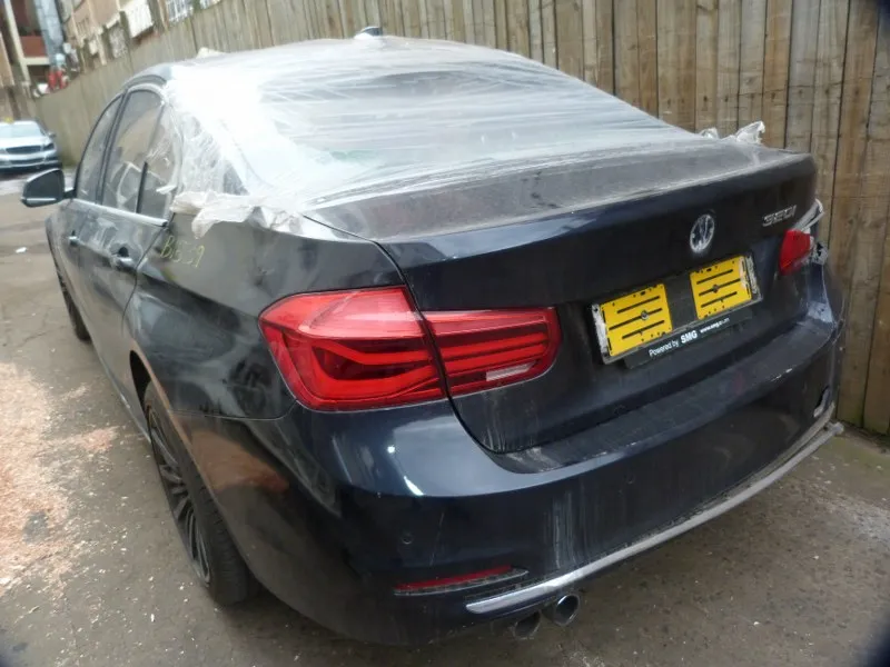 2016 BMW 3 Series view 5