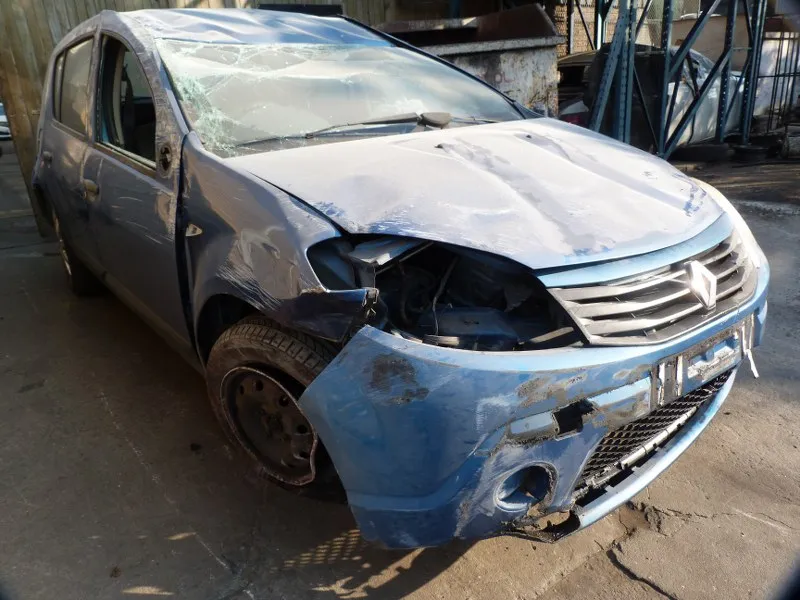 2012 Renault Sandero view 3