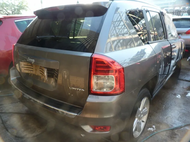 2013 Jeep Compass view 6