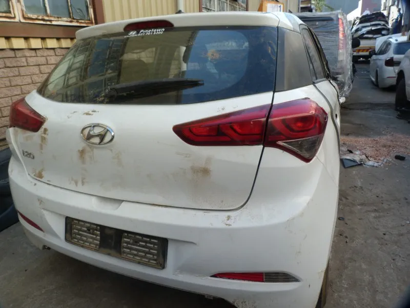 2015 Hyundai i20 view 4