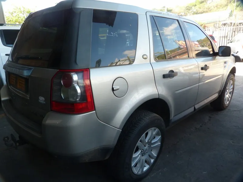2010 Land Rover Freelander view 6