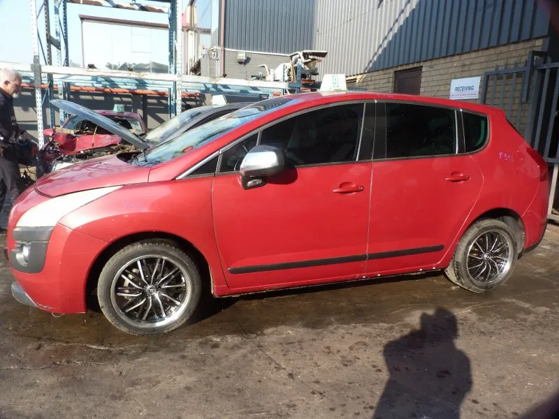 2012 Peugeot 3008 view 3