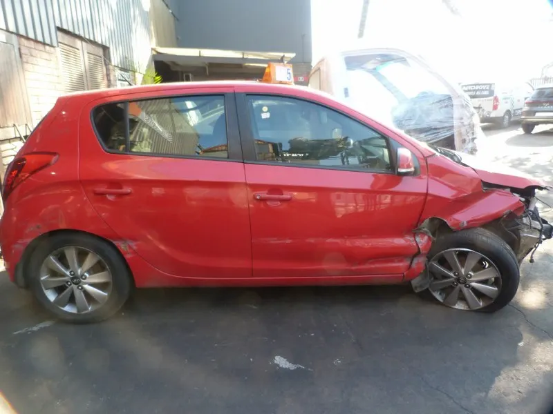2013 Hyundai i20 view 4