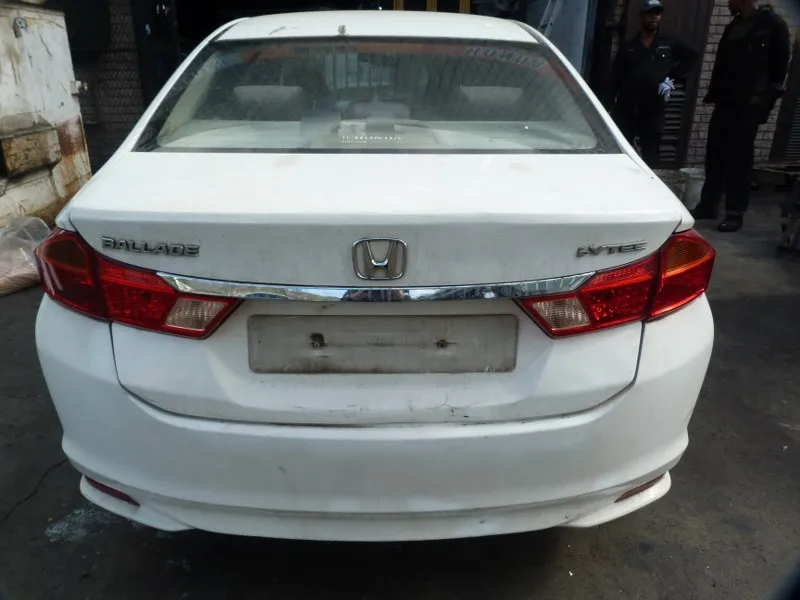 2014 Honda Ballade view 4