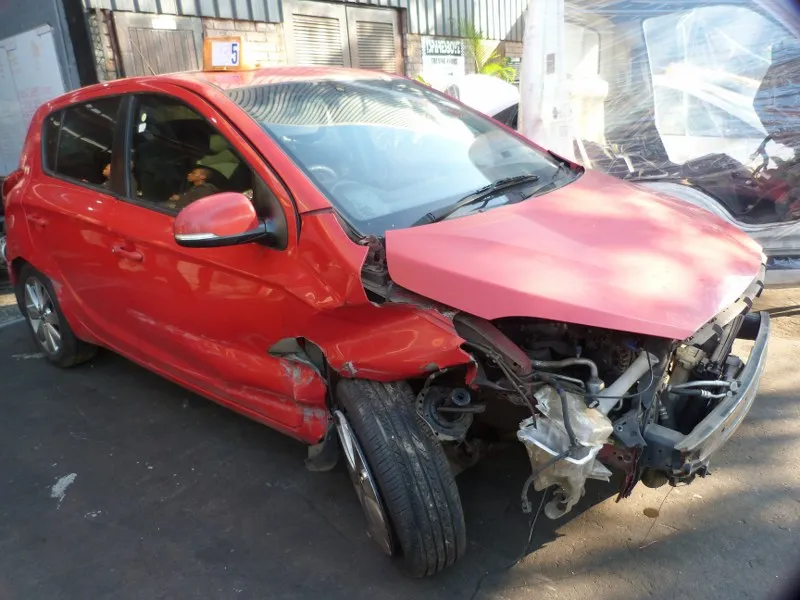 2013 Hyundai i20 view 3