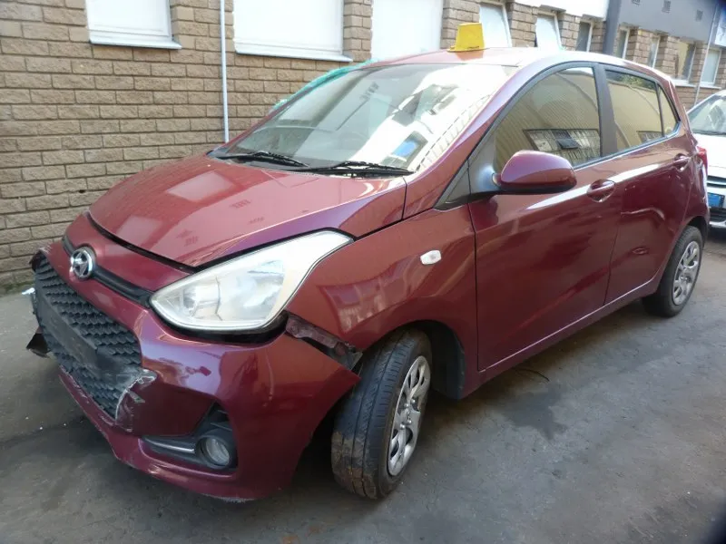 2015 Hyundai Grand i10 view 3