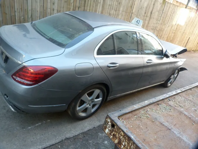 2015 Mercedes-Benz C-Class view 4
