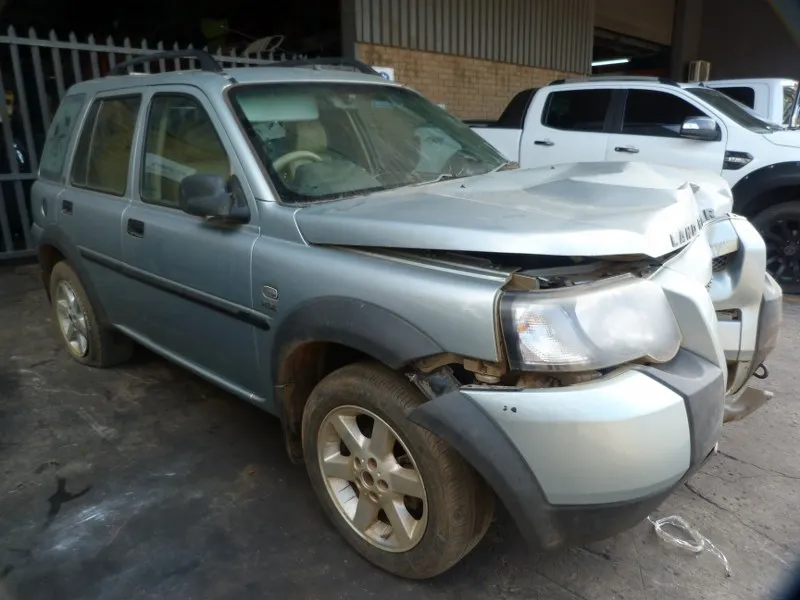 2006 Land Rover Freelander view 3