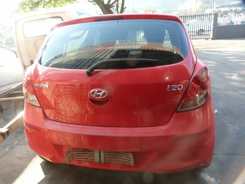 2013 Hyundai i20 view 5