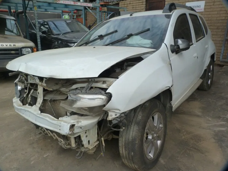 2016 Renault Duster view 3