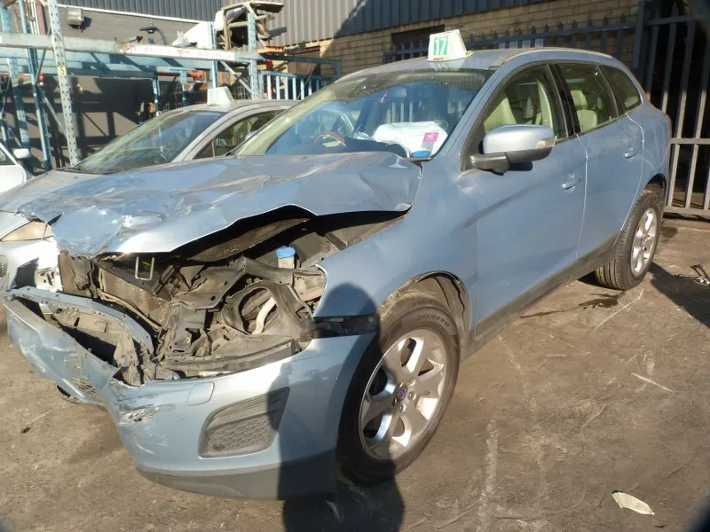 2011 Volvo XC60 view 2