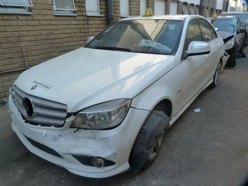 2008 Mercedes-Benz C-Class view 2