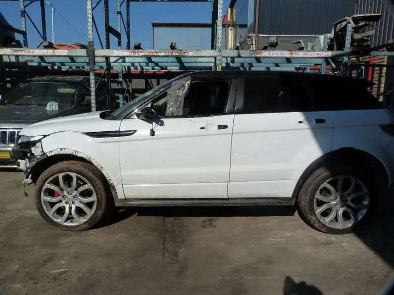 2014 Land Rover Range Rover Evoque view 3