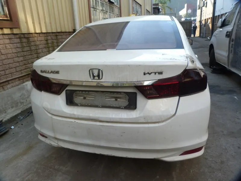 2016 Honda Ballade view 4