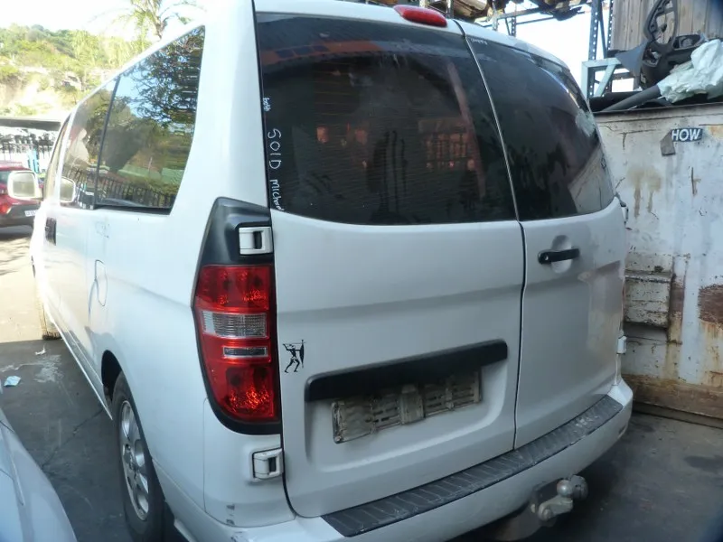 2012 Hyundai H-1 view 5