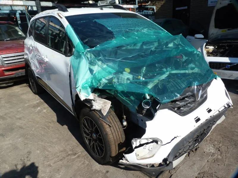 2024 Renault Triber view 3