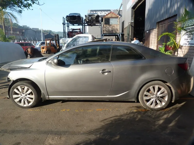 2011 Kia Cerato view 4