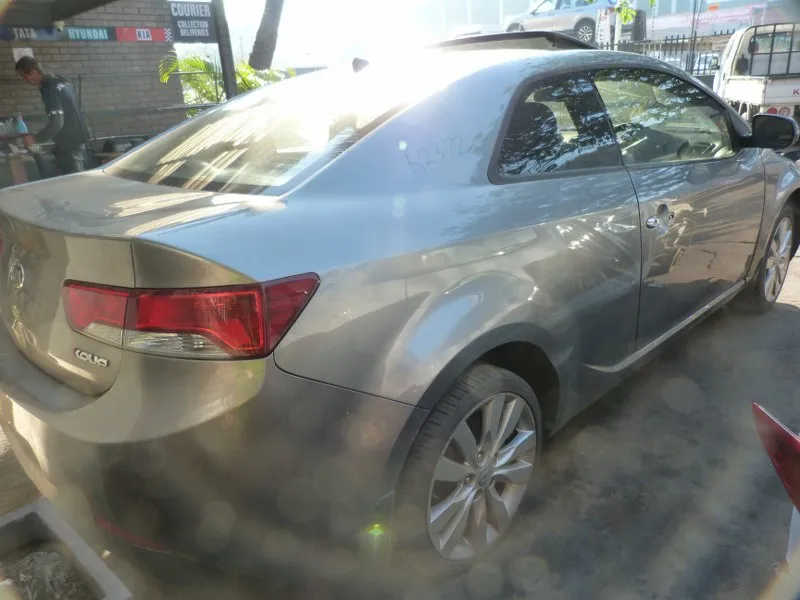 2011 Kia Cerato view 6