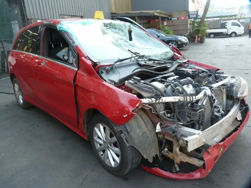 2013 Mercedes-Benz B180 W246 1.8 AT view 2