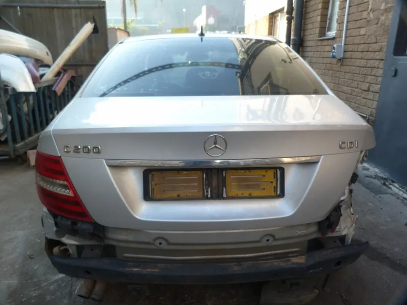 2011 Mercedes-Benz C-Class view 3