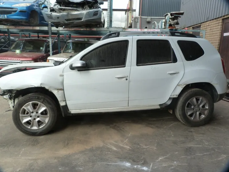 2016 Renault Duster view 4