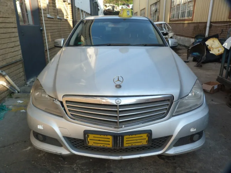 2011 Mercedes-Benz C-Class view 5